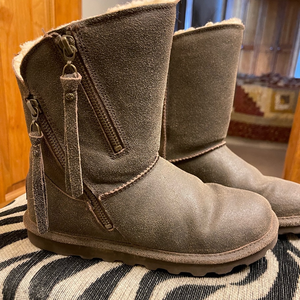Bearpaw Mimi distressed boots